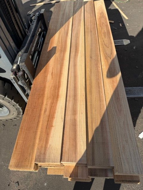 1x5.5x8 Clear Cedar Kiln Dried #1 Picket DE